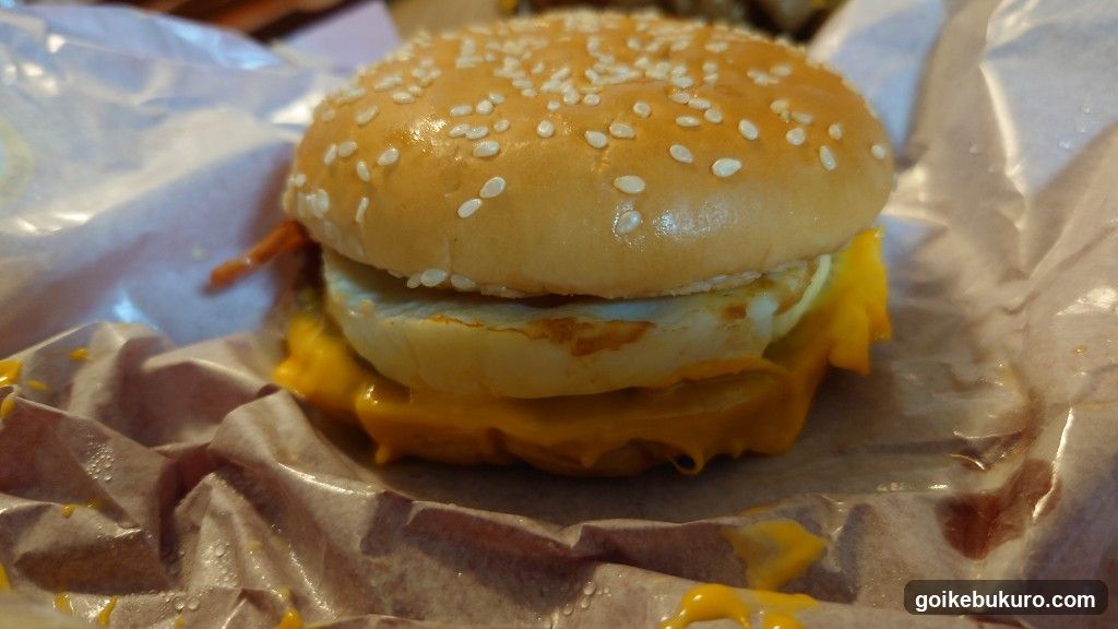 Cheeseburger with Egg