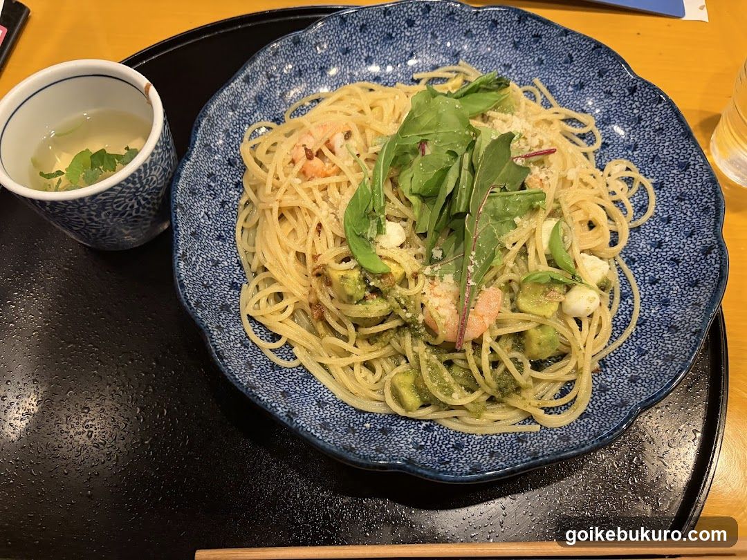 Pasta Dish with Shrimp and Greens