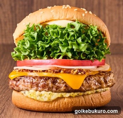 Cheeseburger with Lettuce and Tomato