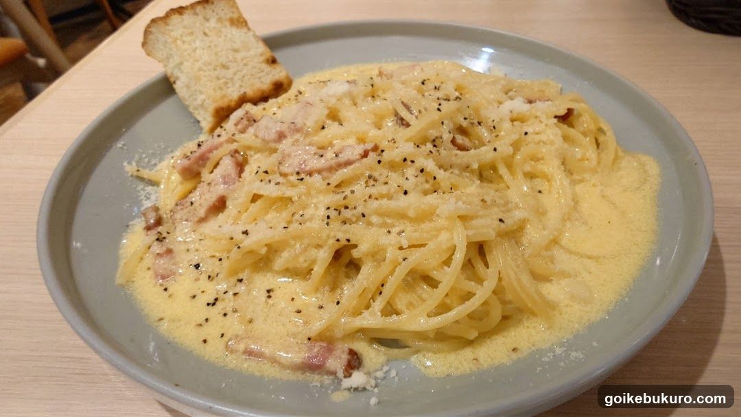Creamy Pasta with Bacon and Bread