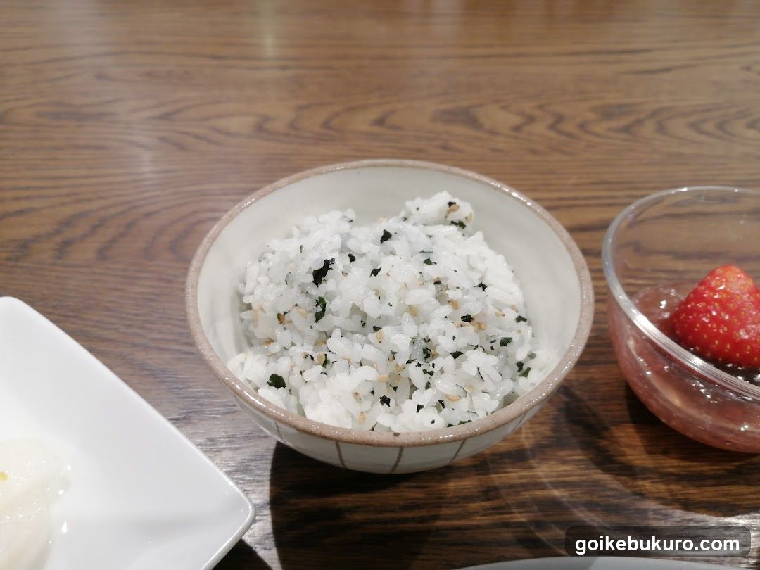 Bowl of rice with seaweed and side dishes