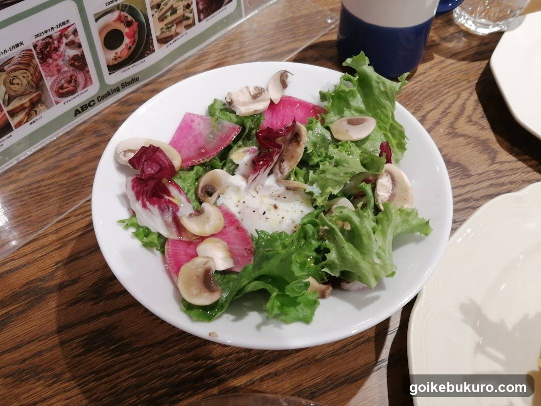 Salad with Radish and Mushrooms