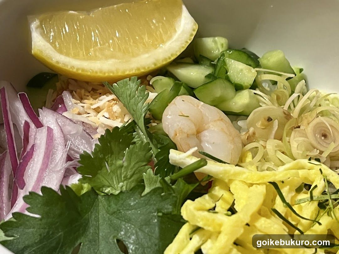 Fresh Salad Bowl with Lemon and Shrimp