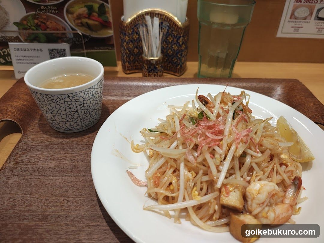 Pad Thai with Shrimp and Bean Sprouts