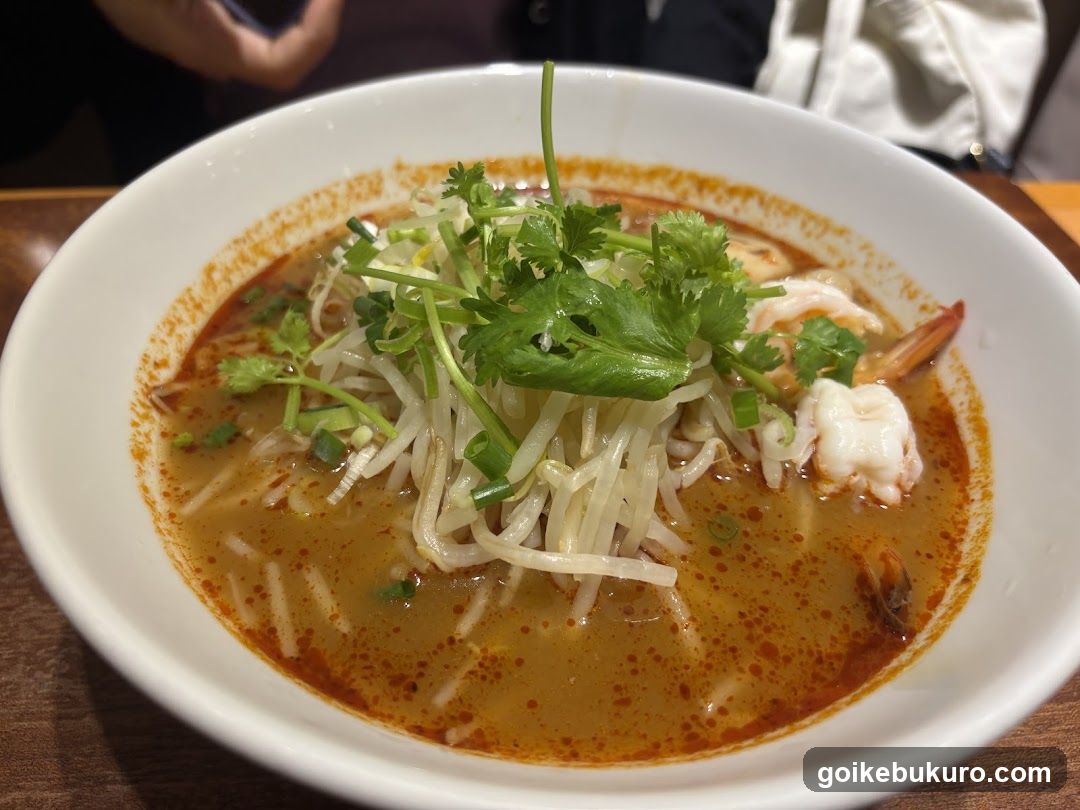 Spicy Noodle Soup with Shrimp and Bean Sprouts