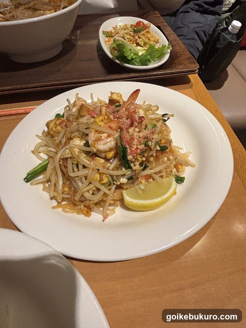 Pad Thai with Shrimp and Lemon Wedge