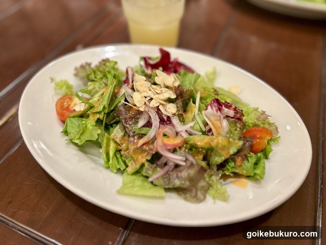 Salad with Almonds and Tomatoes
