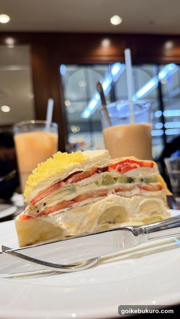 Fruit Layer Cake with Drinks