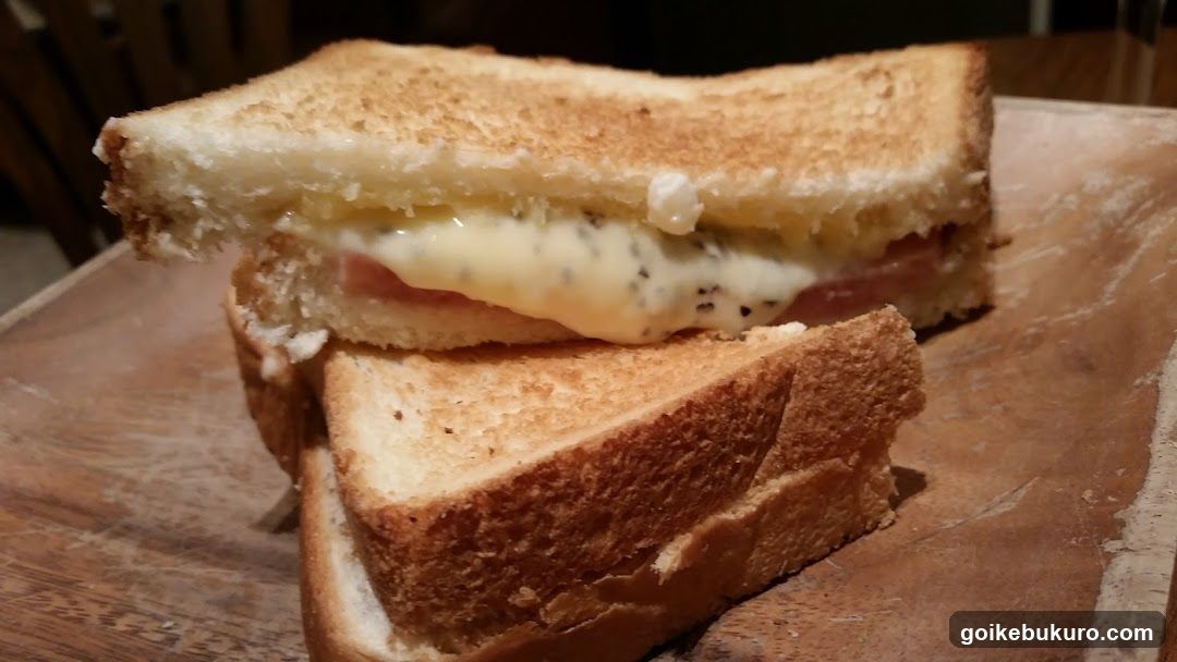 Grilled Sandwich with Ham and Cheese