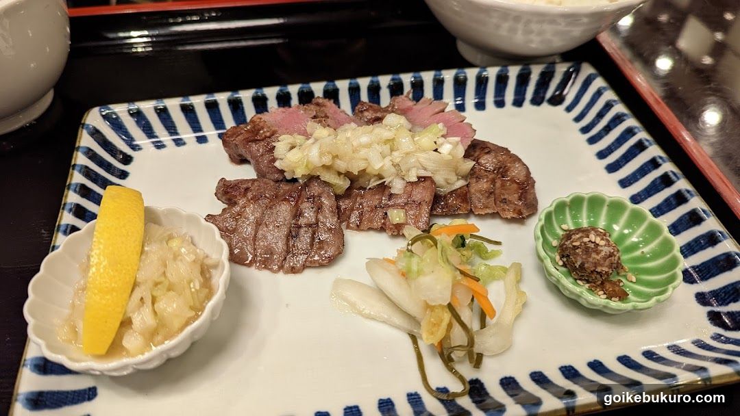 Sliced Beef with Side Dishes