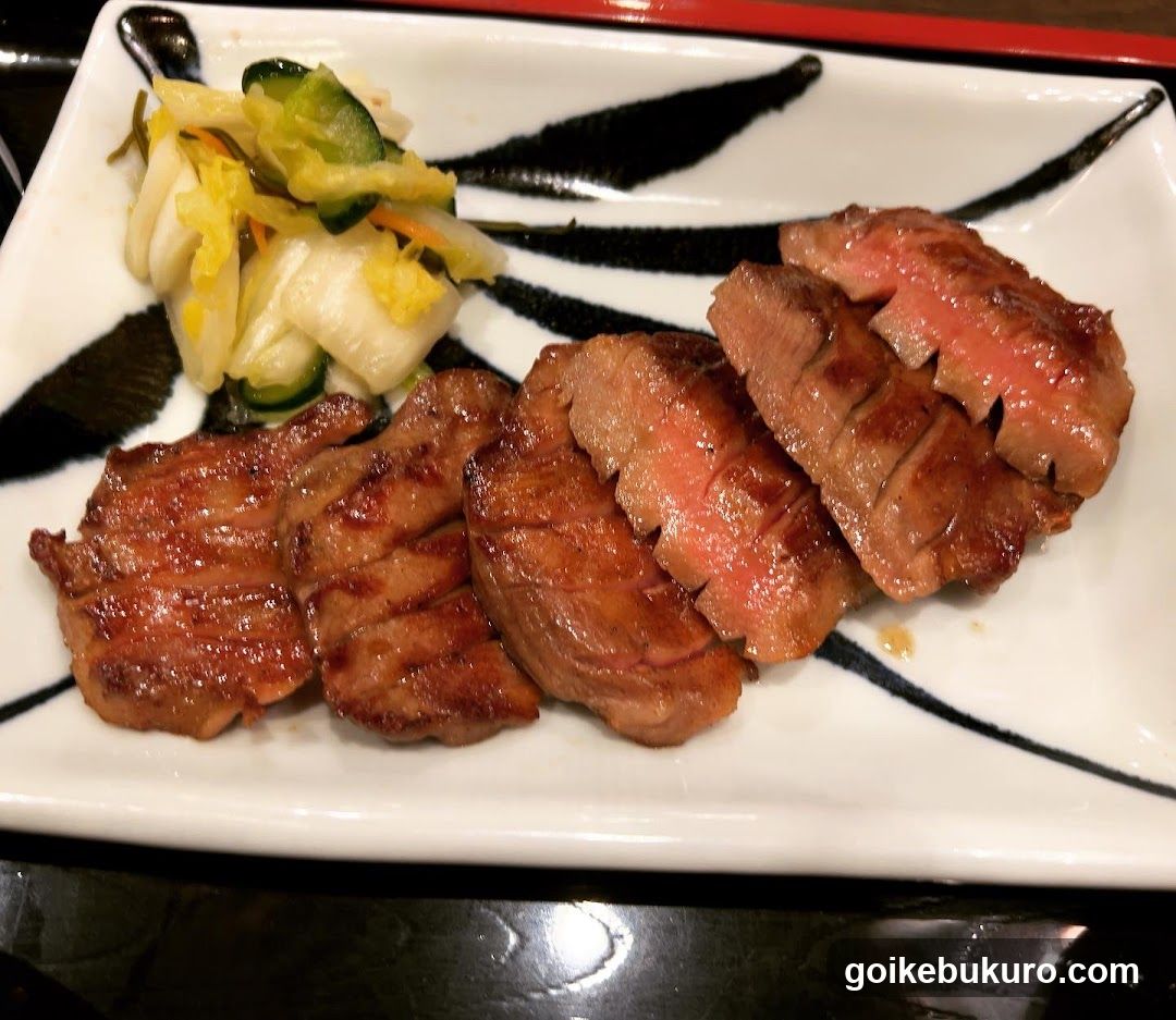 Sliced Steak with Side Salad