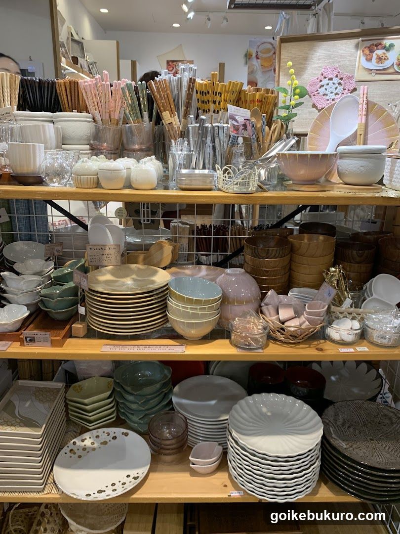 Dining Tableware Display