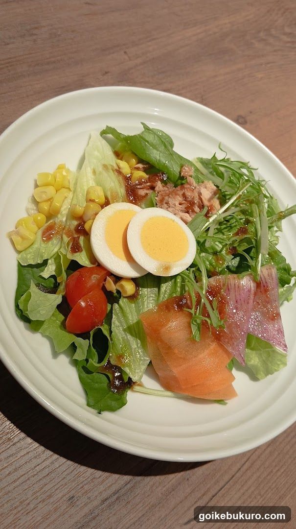 Salad with Egg and Tuna