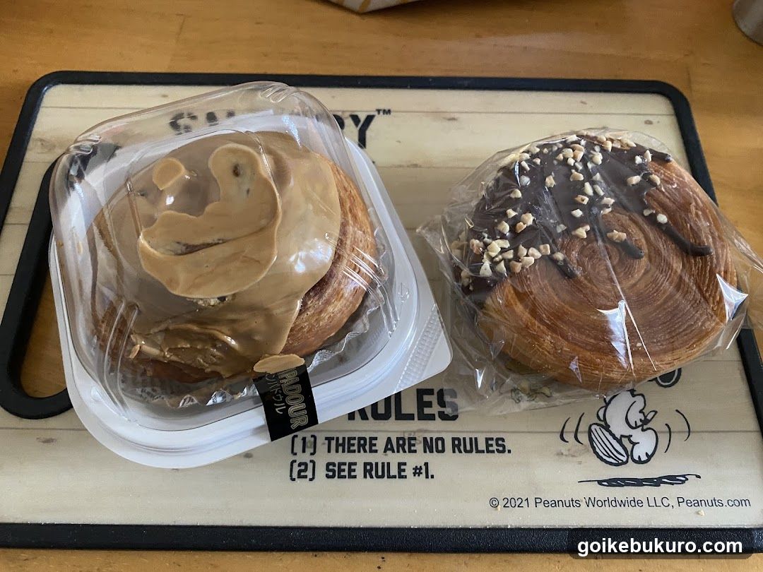 Peanuts-themed pastry tray