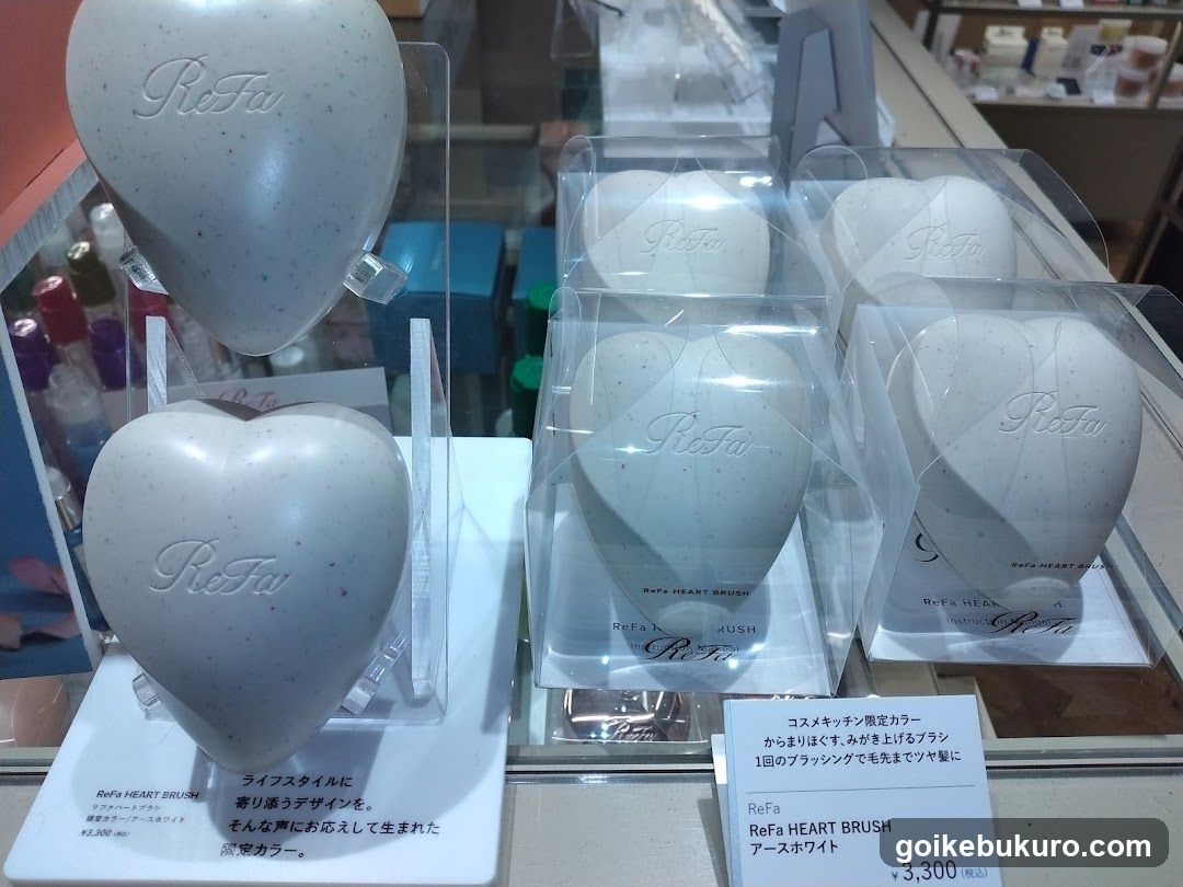 ReFa Heart Brush Display