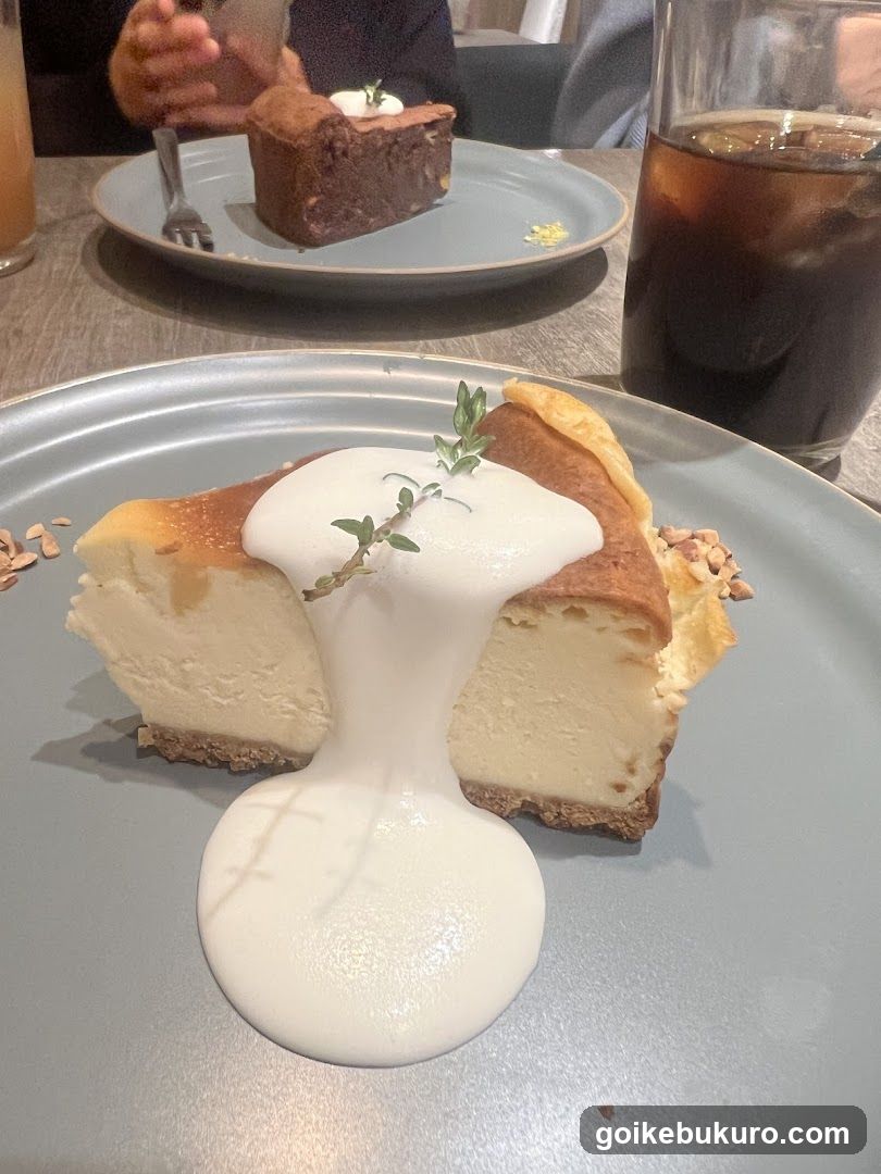 Cheesecake with Cream Sauce
