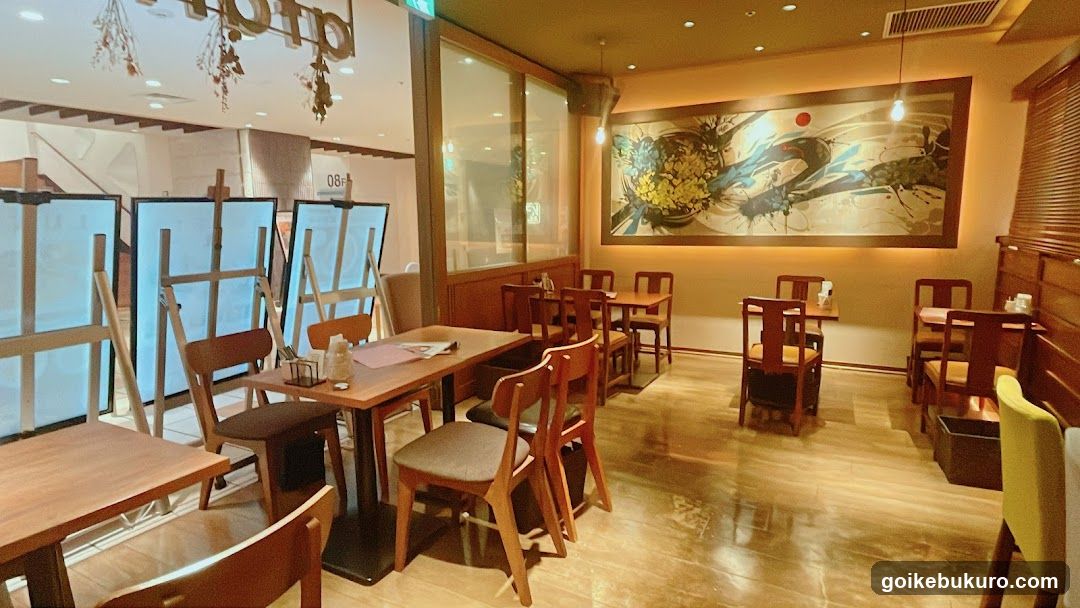Restaurant Interior with Artwork and Seating Arrangement