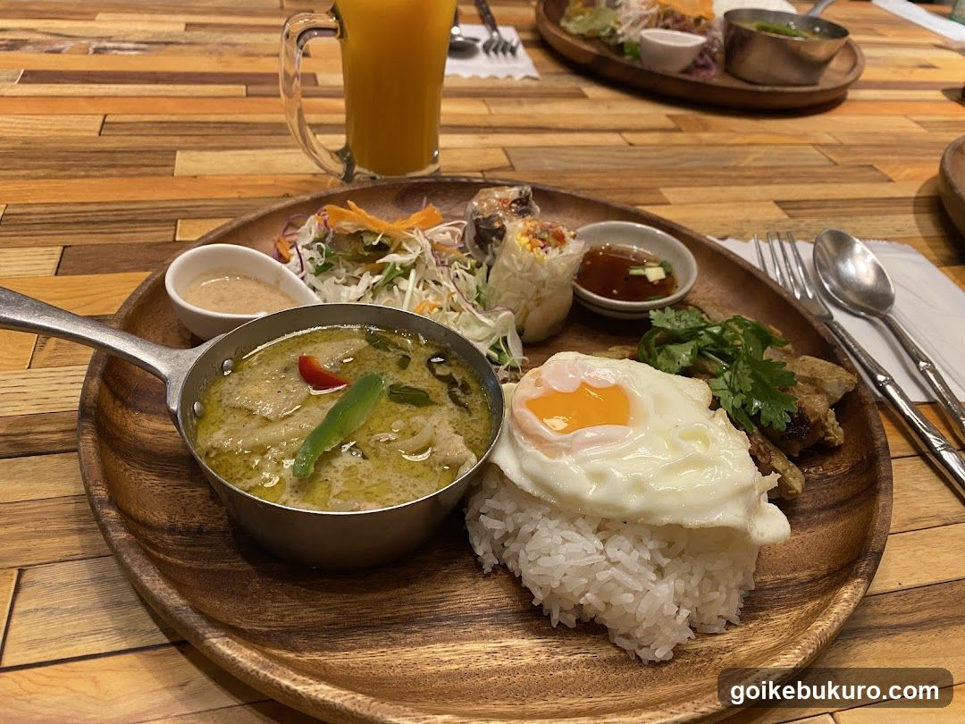 Thai Fried Rice with Egg and Curry