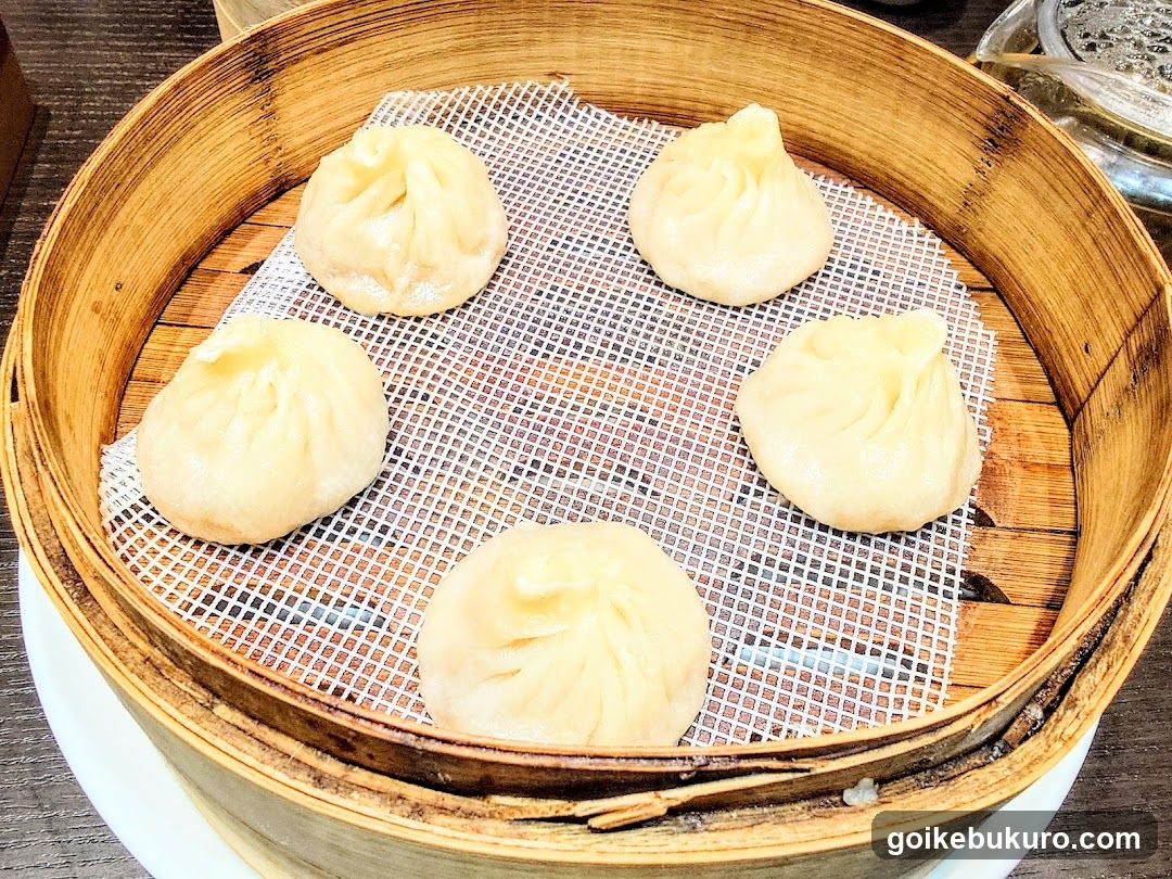 Steamed Dumplings in Bamboo Basket