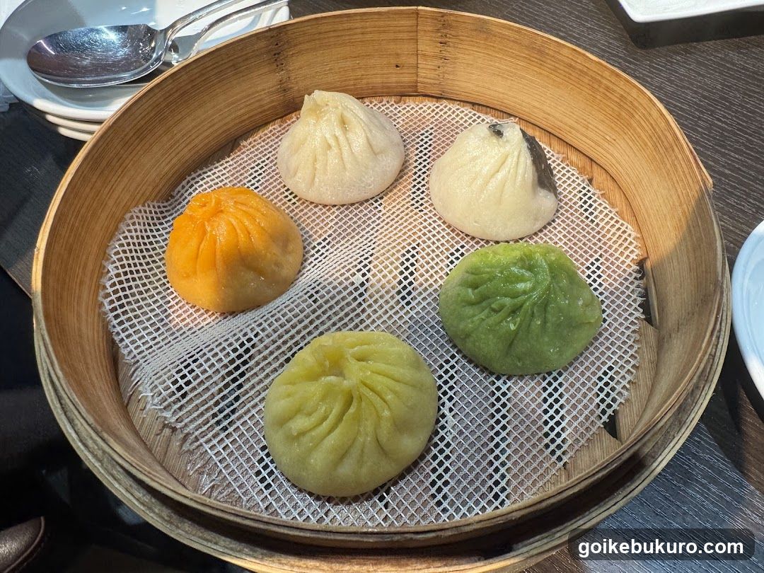 Steamed Dumplings in Bamboo Basket